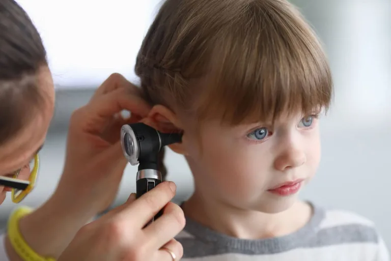 Ostre zapalenie ucha środkowego u dzieci – jeden z najczęstszych problemów małych dzieci