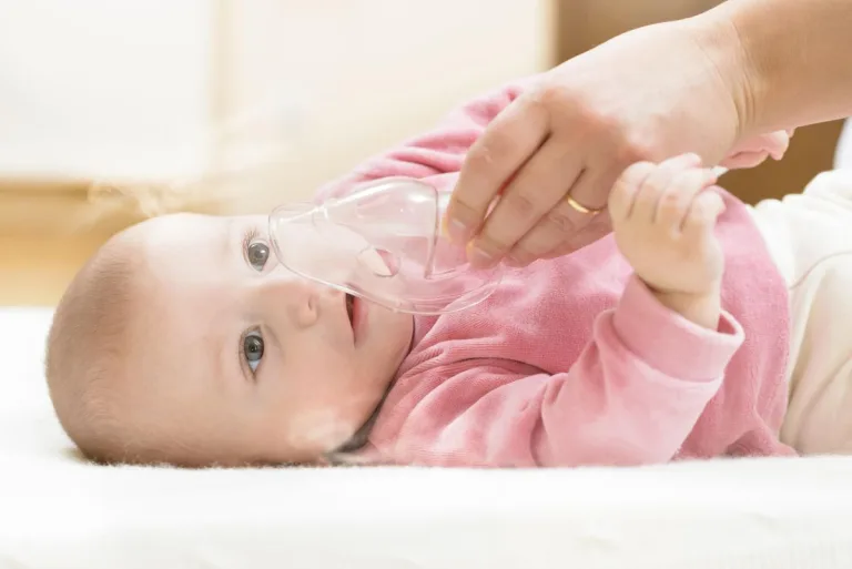 Zapalenie oskrzelików – wróg niemowląt i ich rodziców